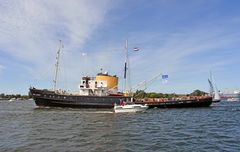 Der einstige Hochseeschlepper "Holland" zur Hanse Sail 2019