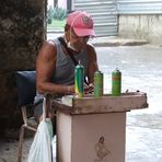 Der "Einweg"-Feuerzeug Reparateur - Habana Vieja