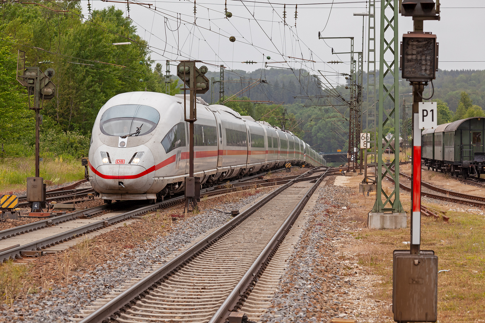 Der "Eis-Train" kommt die Steige "heraufgeflogen"