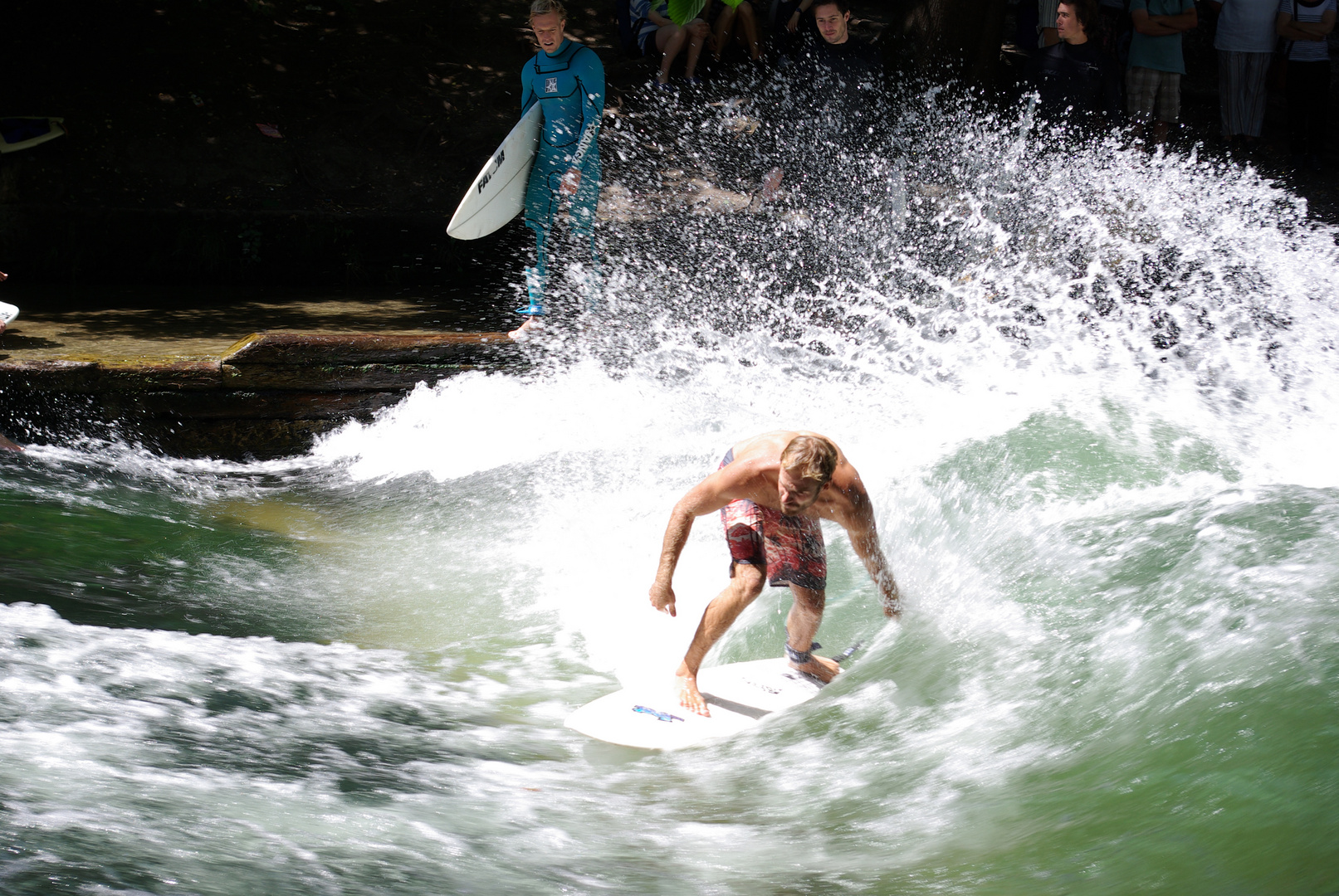 Der Eisbachsurfer