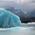 DER EISBERG UND DAS SCHIFF