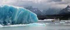 DER EISBERG UND DAS SCHIFF