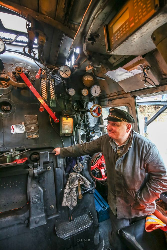 Der Eisenbahner am Regler