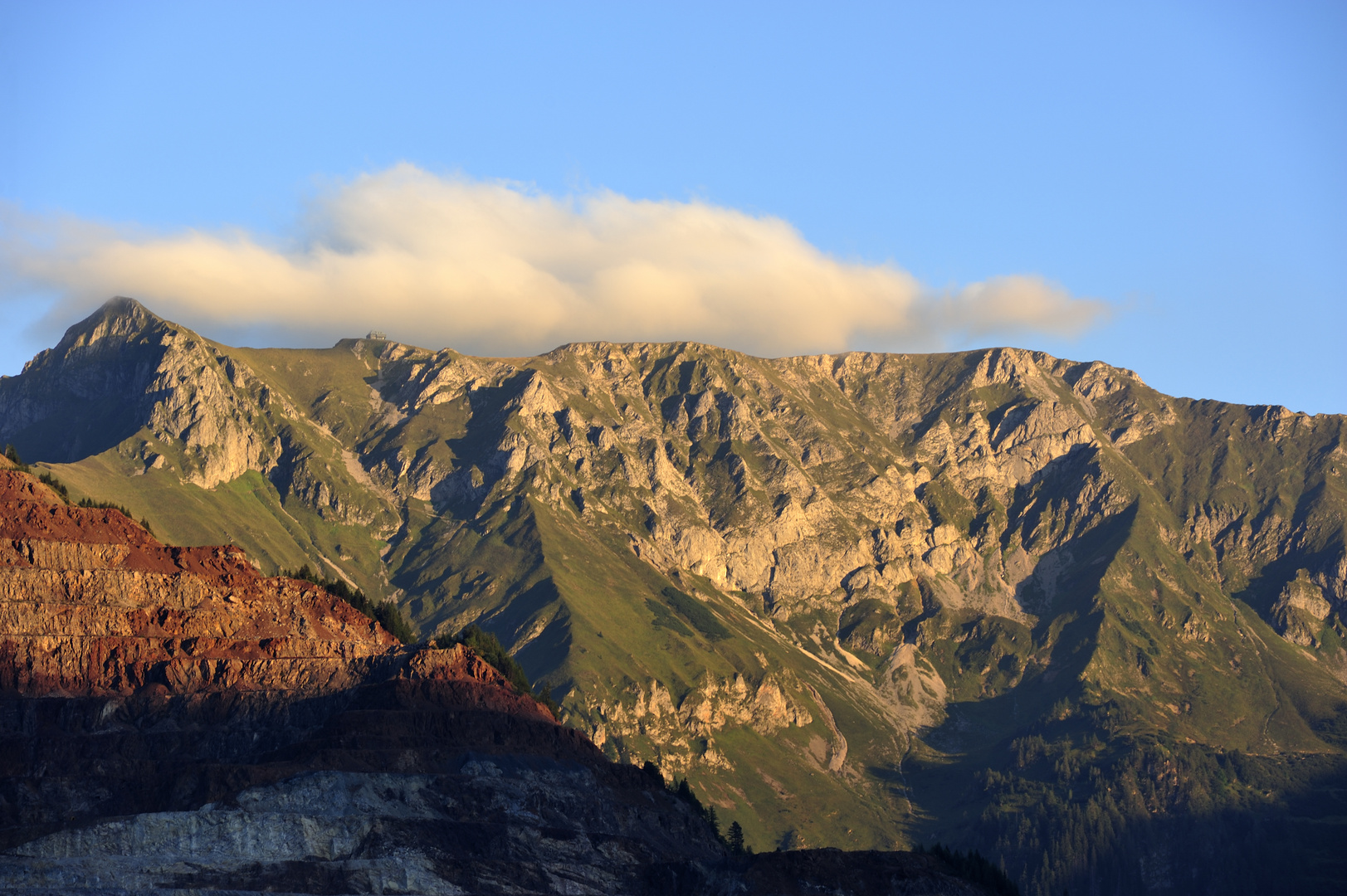 Der Eisenerzer Reichenstein im späten Nachmittagslicht