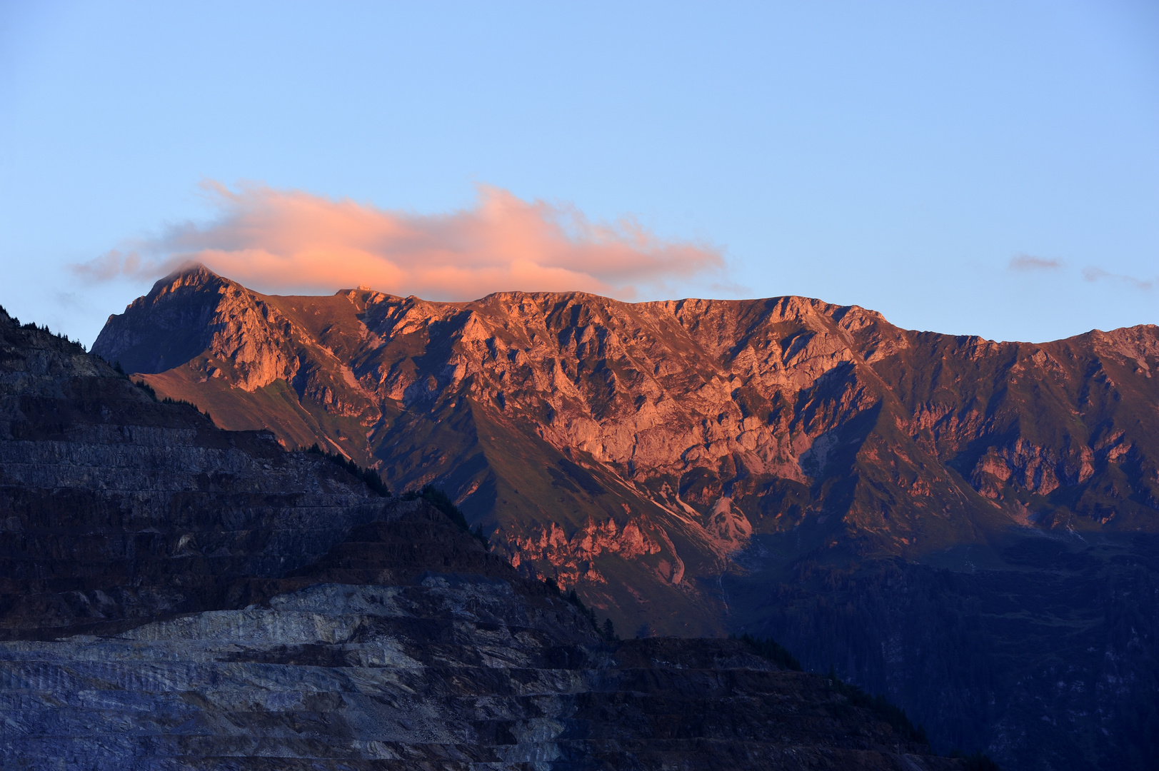 Der Eisenerzer Reichenstein kurz vor Sonnenuntergang