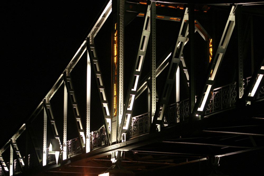 Der Eiserne Steg bei Nacht