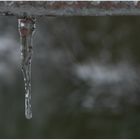 Der Eiszapfen am Brückengeländer