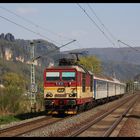 Der Elbe-Labe-Sprinter vor den Schrammsteinen