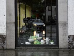 Der Elefant ist gleich im Laden