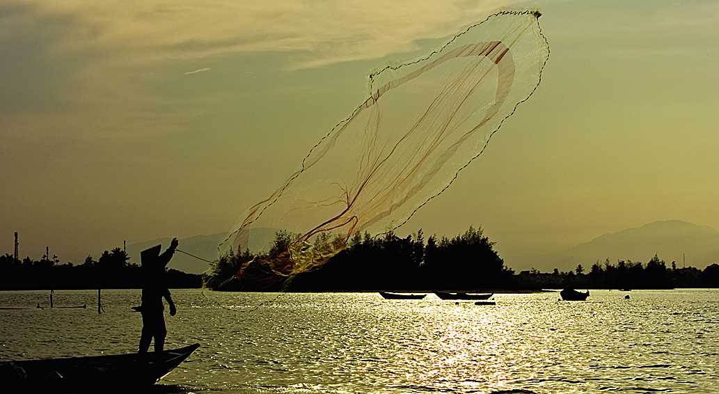 Der elegante Schwung des Fischers