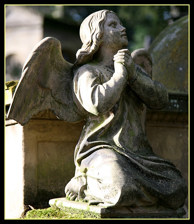 Der Engel betet am Grab