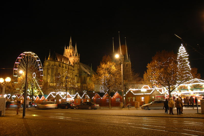 Der Erfurter Weihnachtsmarkt mit Blick auf den Dom