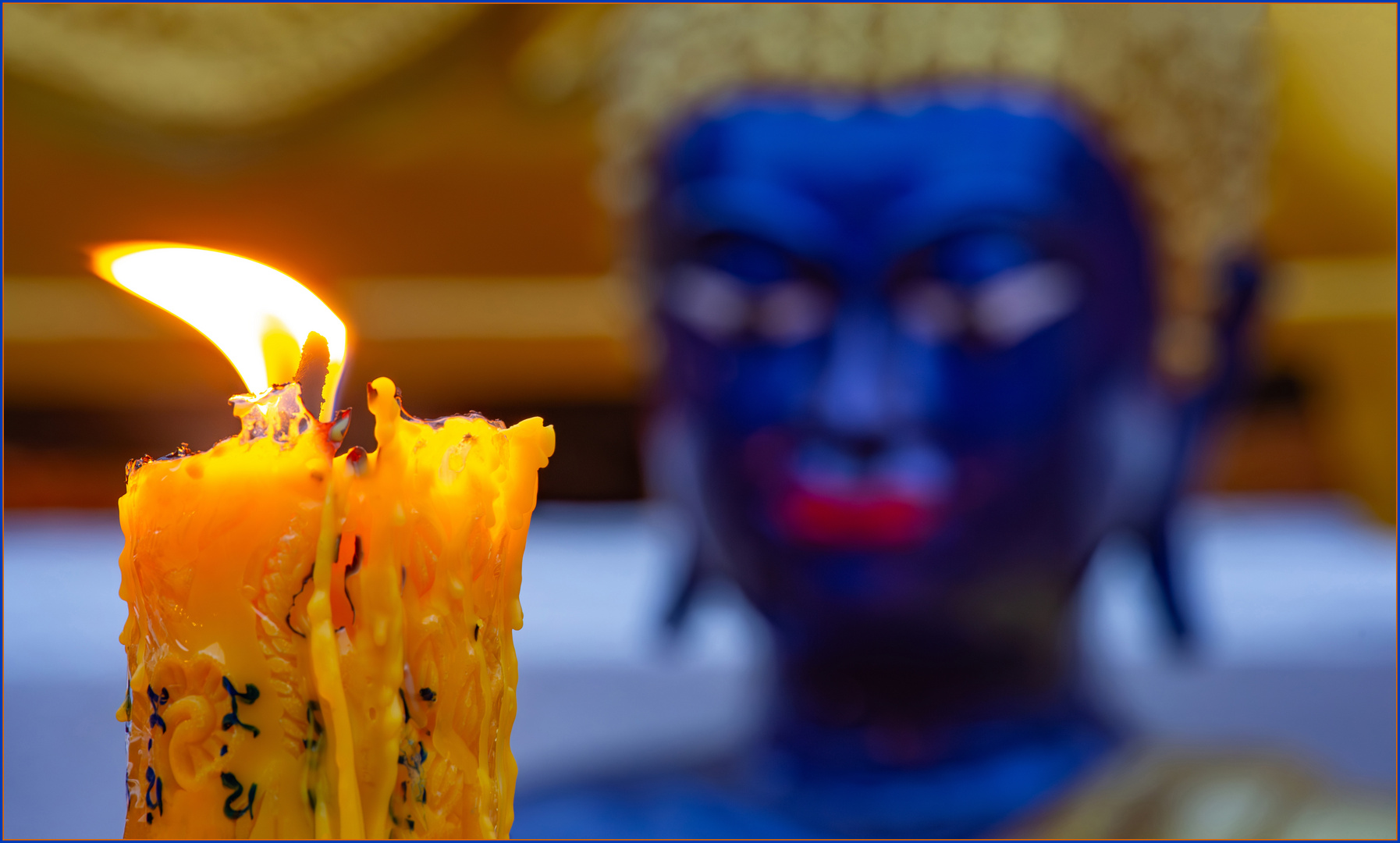 Der erleuchtete blaue Buddha
