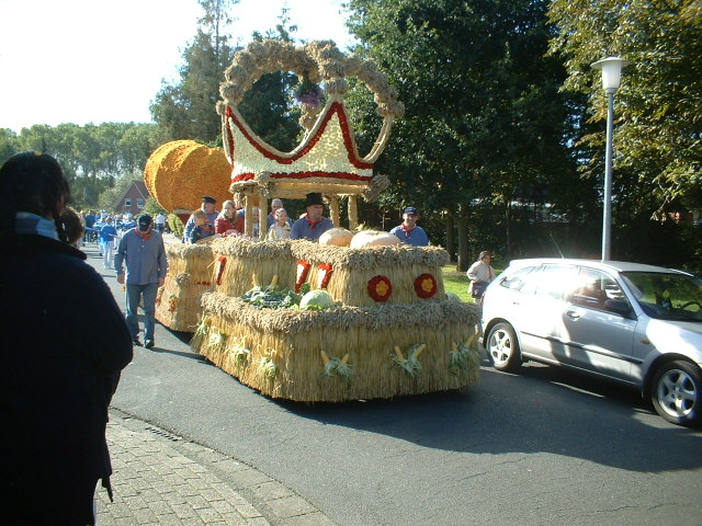 Der Erntewagen der Heimaterde Borssum 2005
