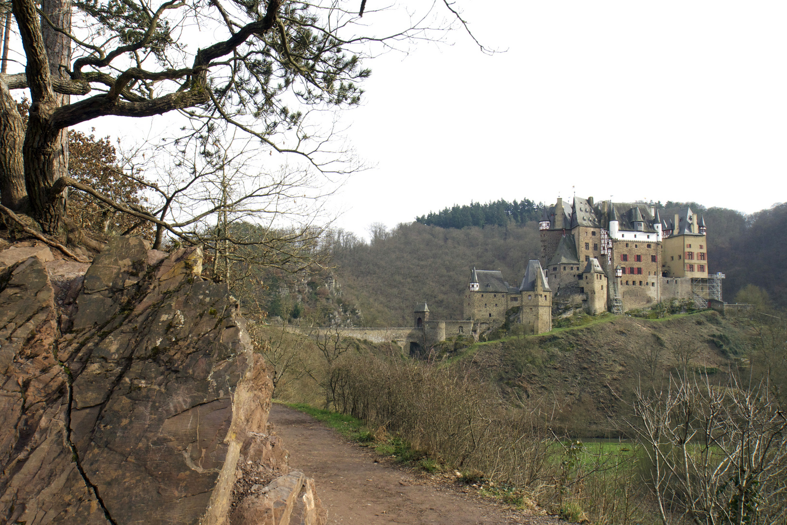 …der erste Blick auf BURG ELTZ...