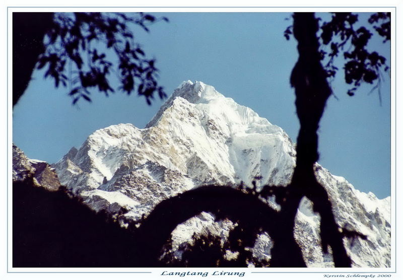 Der erste Blick auf den Langtang Lirung (7246 m)