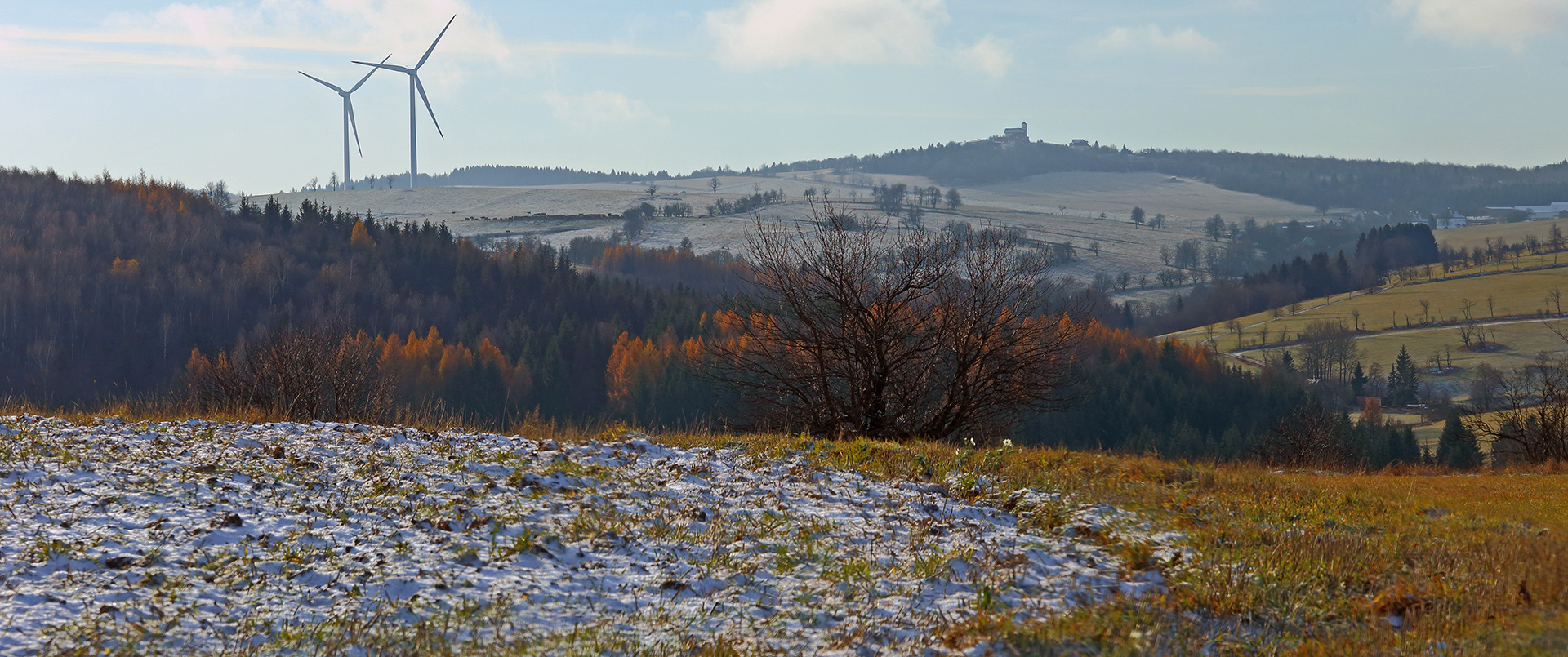 Der erste Herbstschnee im Osterzgebirge, den es am Sonnabend Morgen...