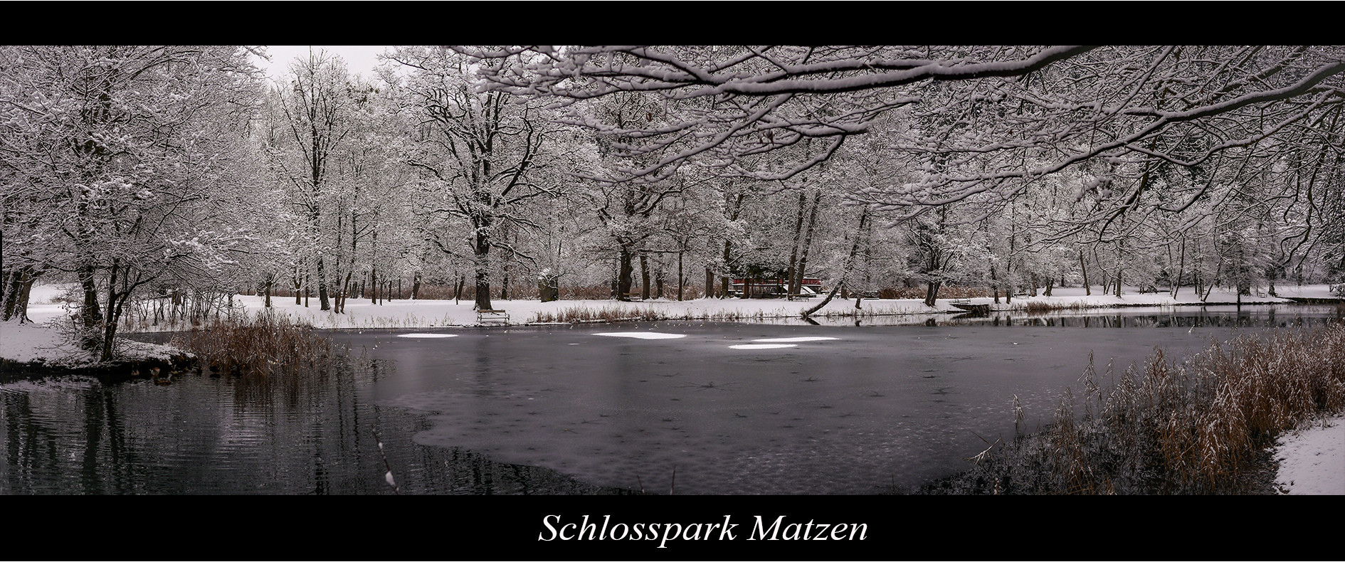 Der erste Schnee im Schlosspark Matzen