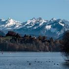 Der erste Schnee ist in den Bergen gefallen