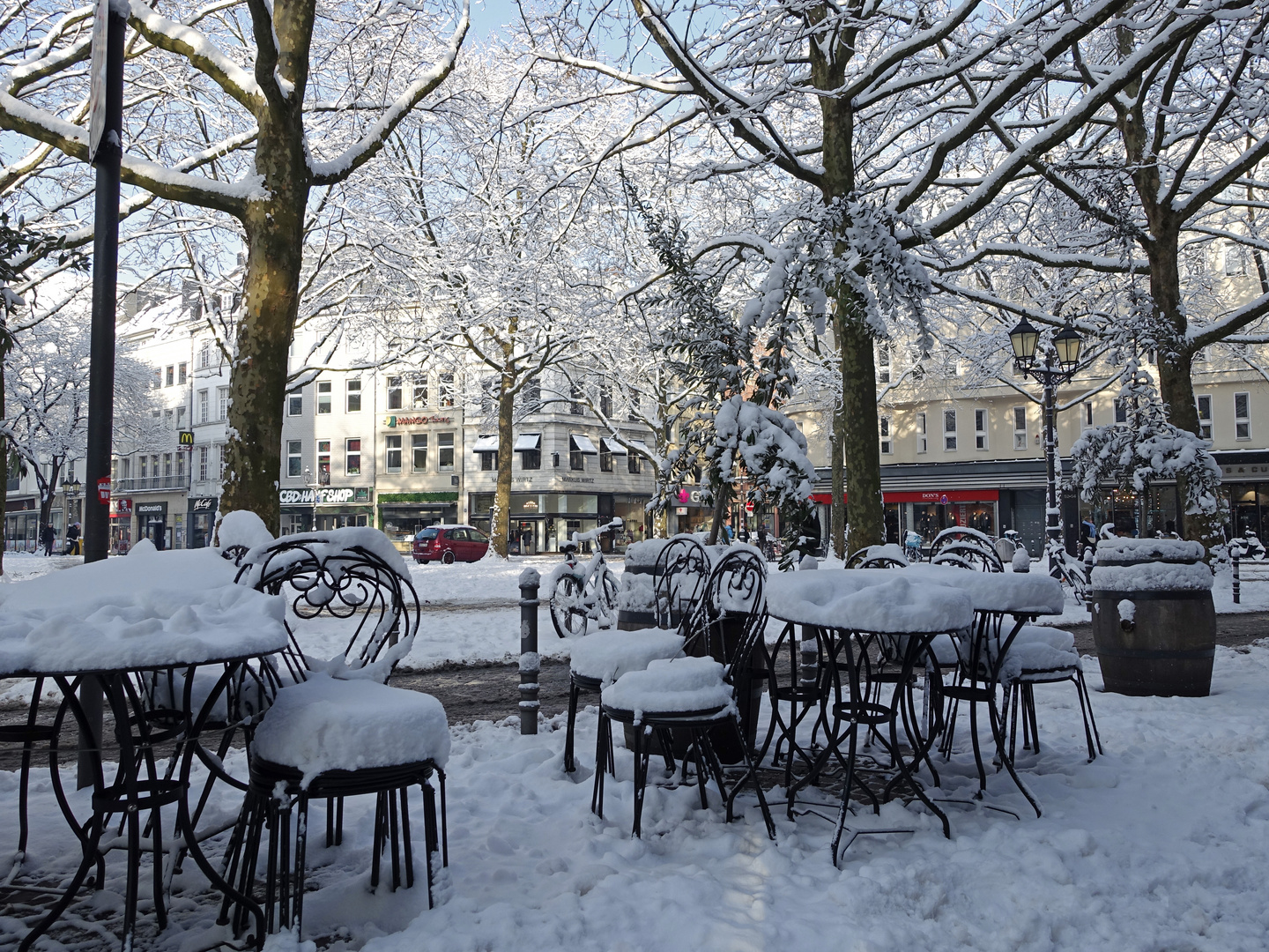 Der  erste Sommertag in Köln...