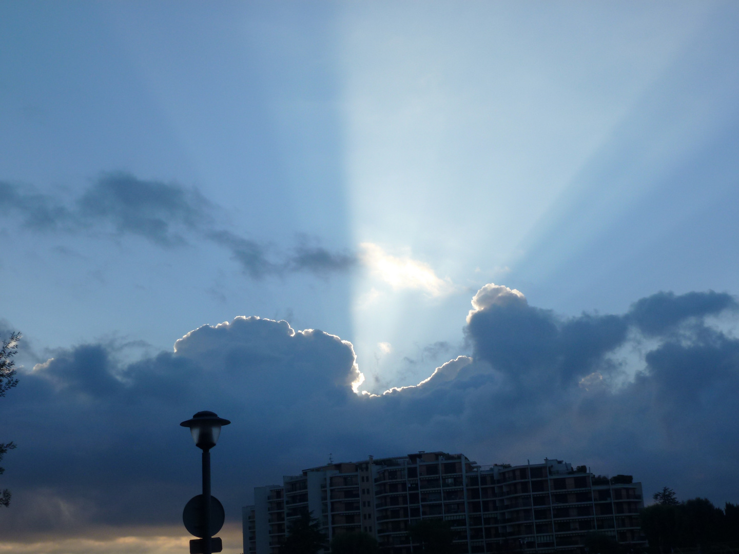 Der erste Sonnenstrahl am Morgen