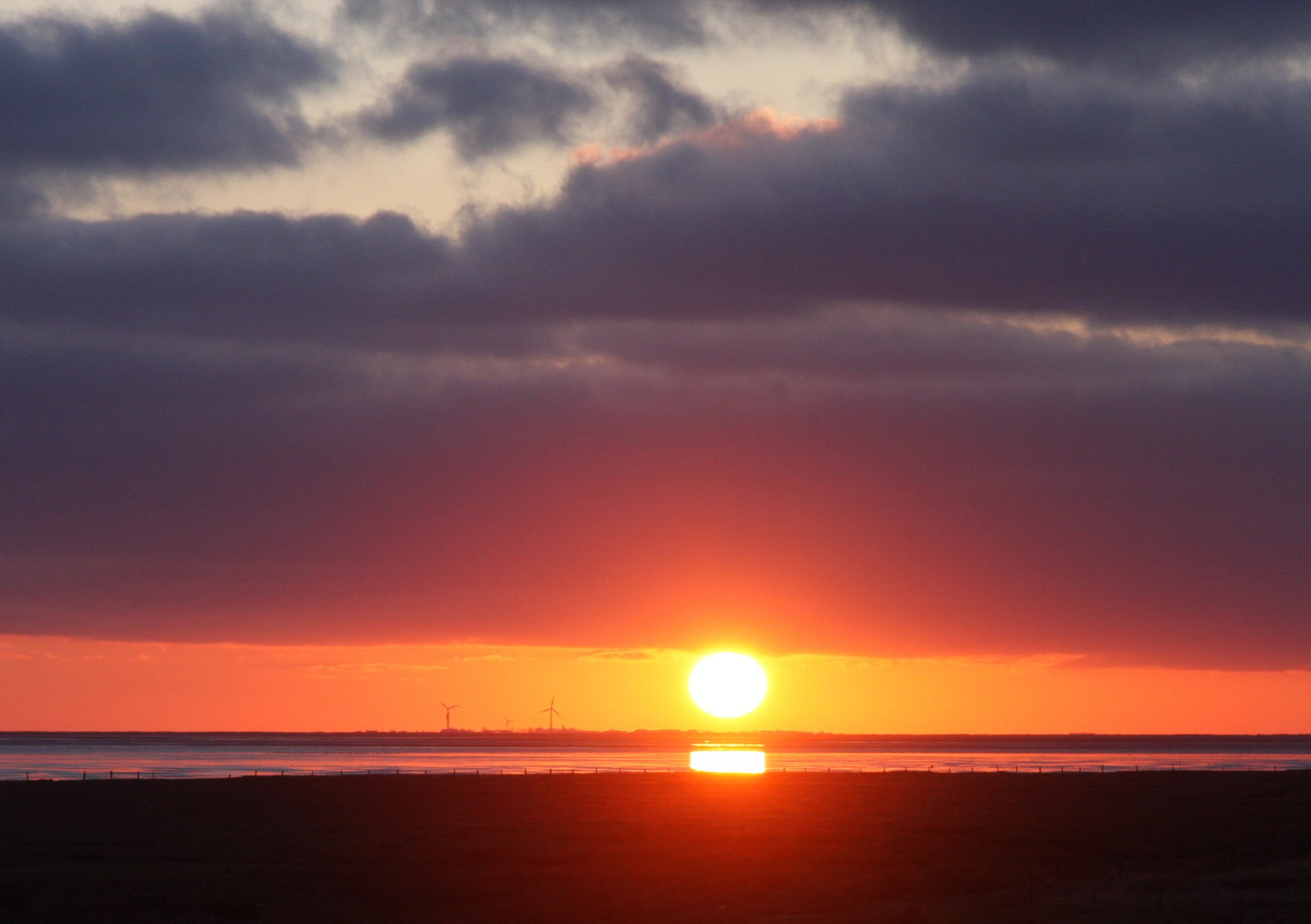 Der erste Sonnenuntergang im neuen Jahr