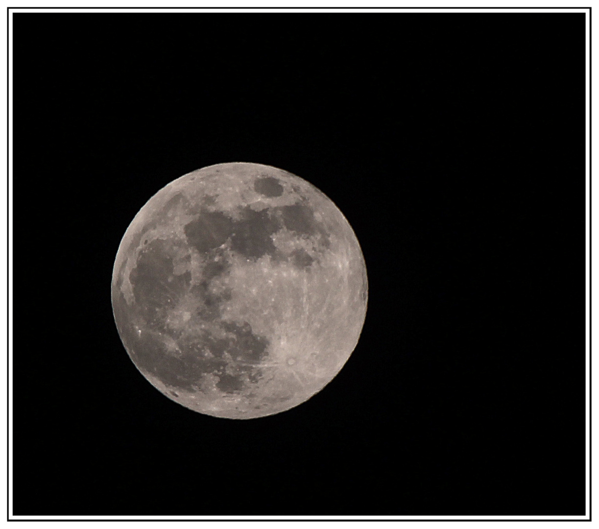 Der erste Vollmond in diesem Monat