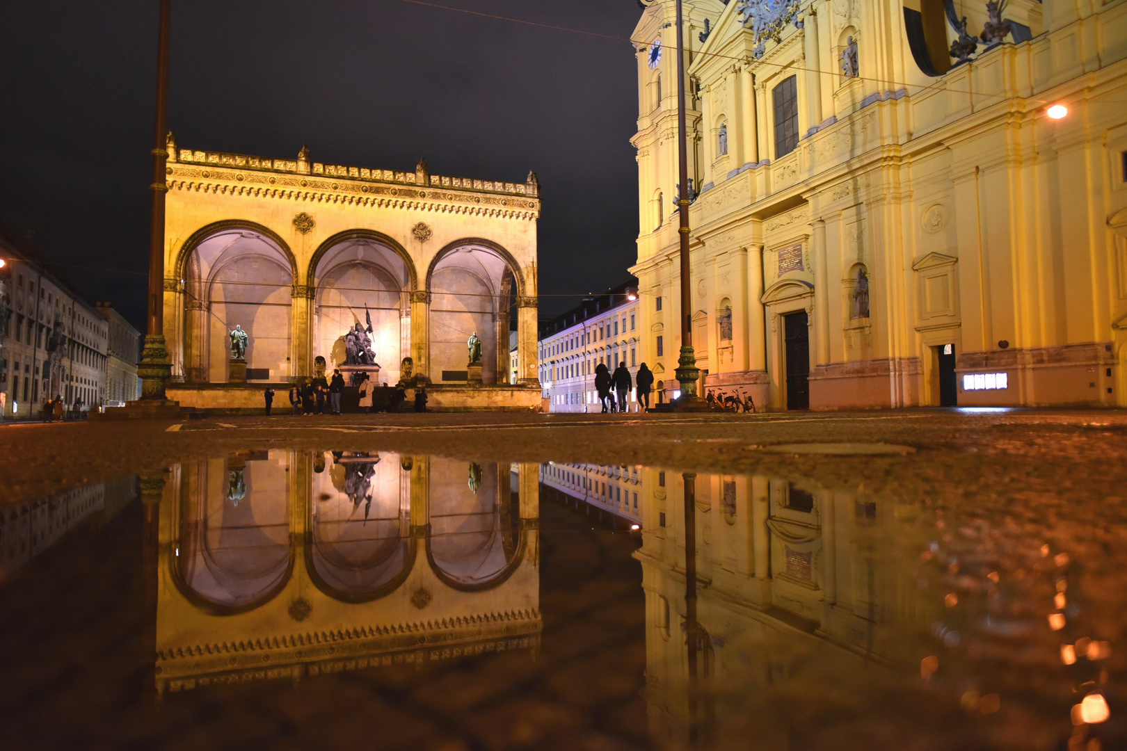 Der erste Weihnachtstag am Odeonsplatz Foto & Bild  architektur, architektur bei nacht 