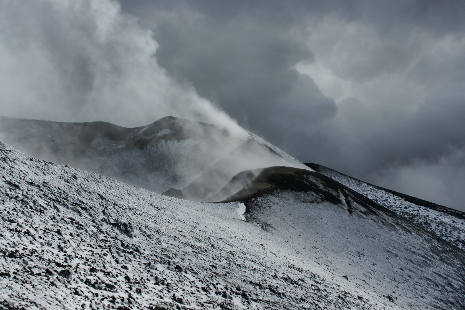 Der Etna: harte Lava-weiche Wolken....