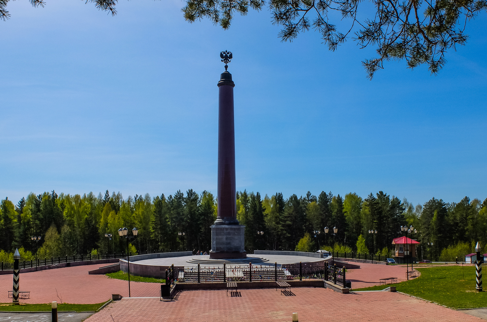 Der eurasische Obelisk