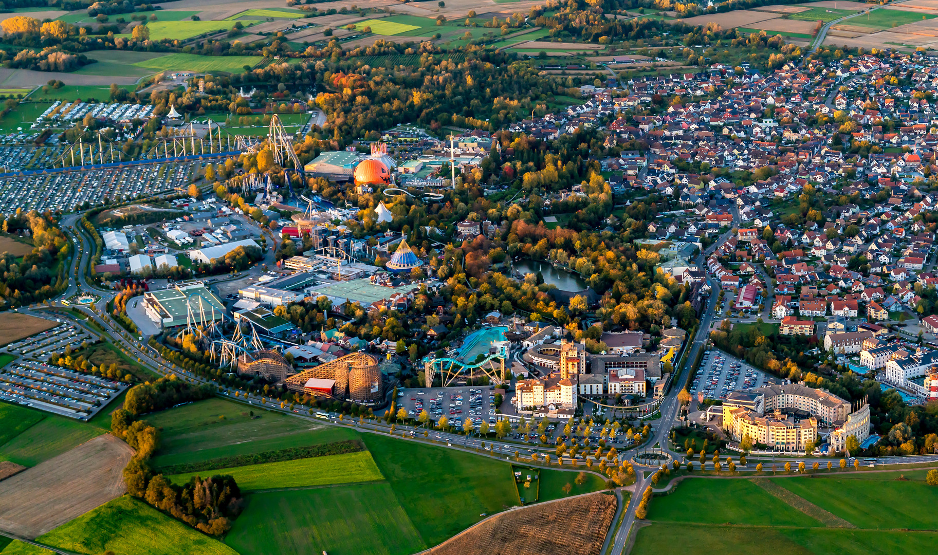 Der Europa-Park im Abendlicht