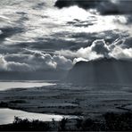 DER EWIGE KAMPF ZWISCHEN LICHT UND SCHATTEN