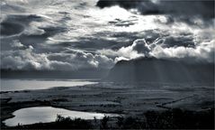 DER EWIGE KAMPF ZWISCHEN LICHT UND SCHATTEN