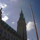 Der Fahnenmast vor dem Hamburger Rathaus