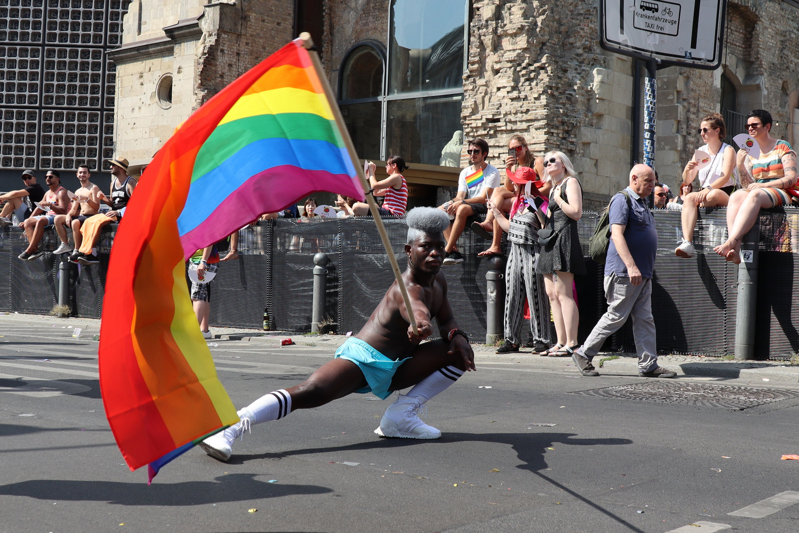 Der Fahnenschwinger / CSD 2019 Berlin