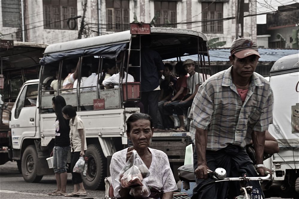 der fahrgast, rikschafahren in yangon, burma 2011