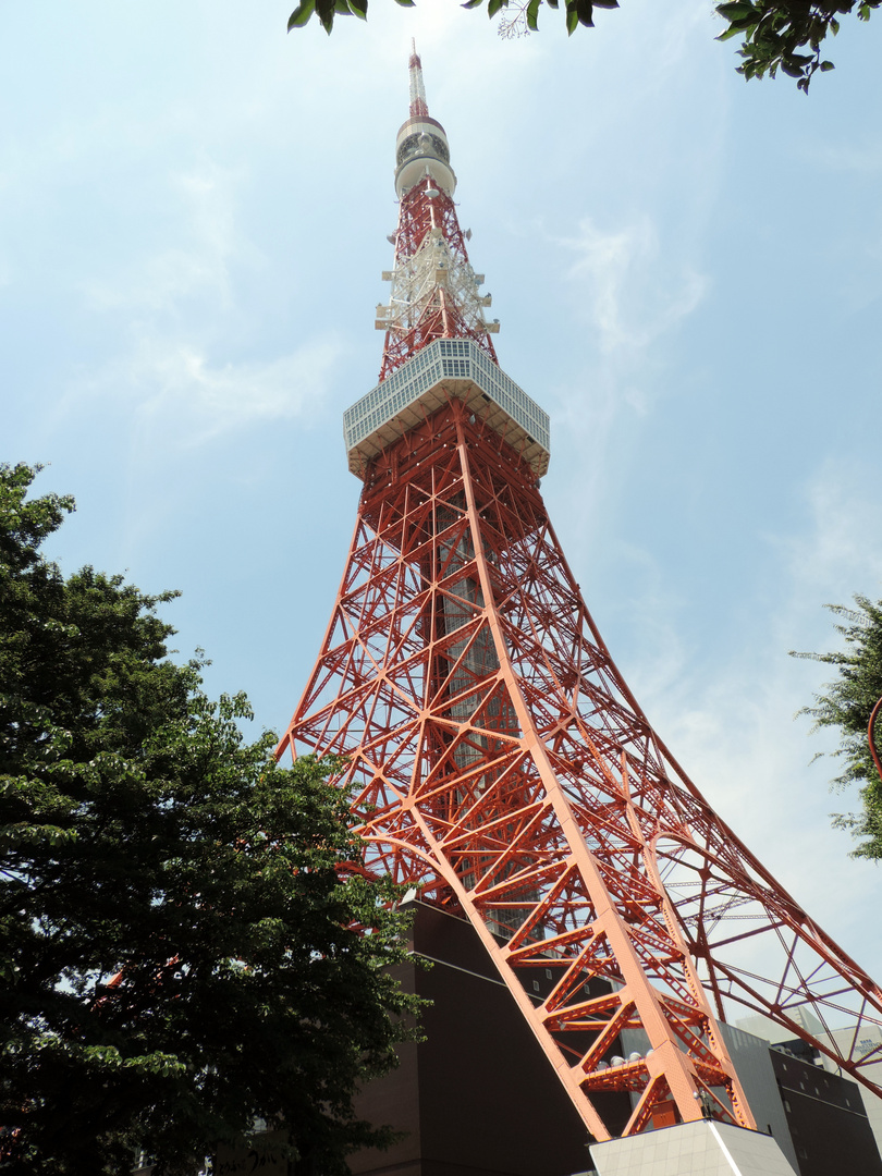 Der falsche Eiffelturmin Tokio