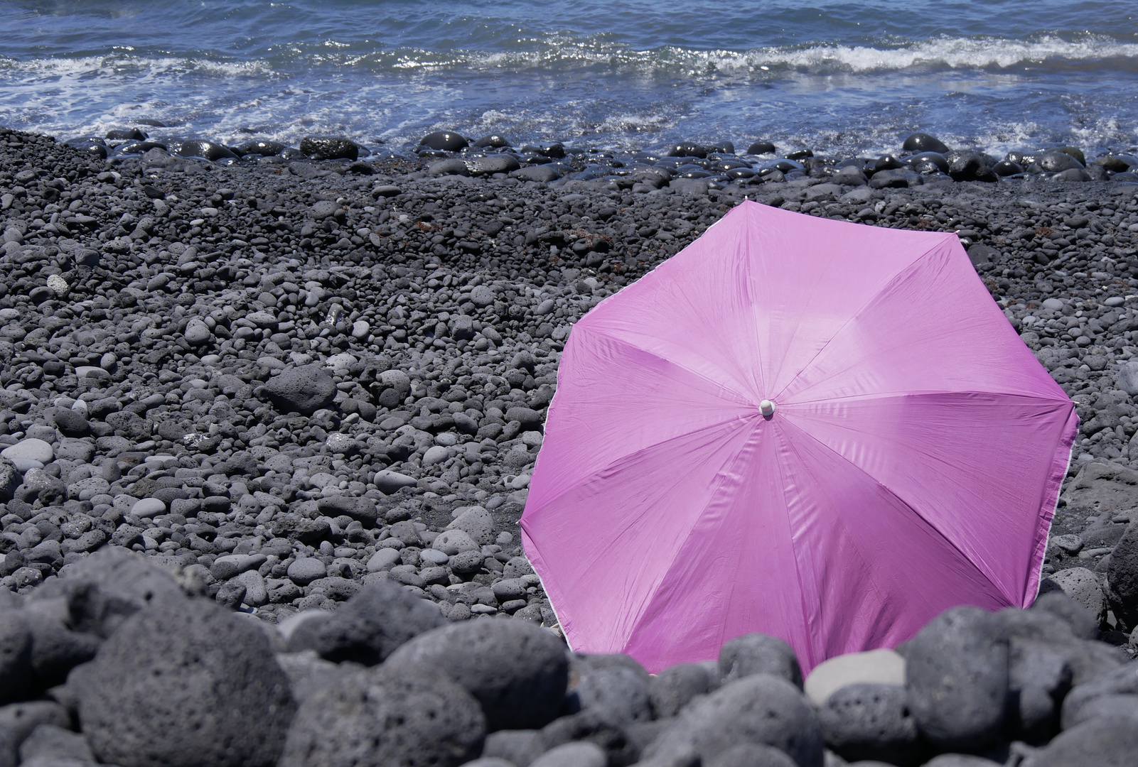 der Farbtupfer am Strand