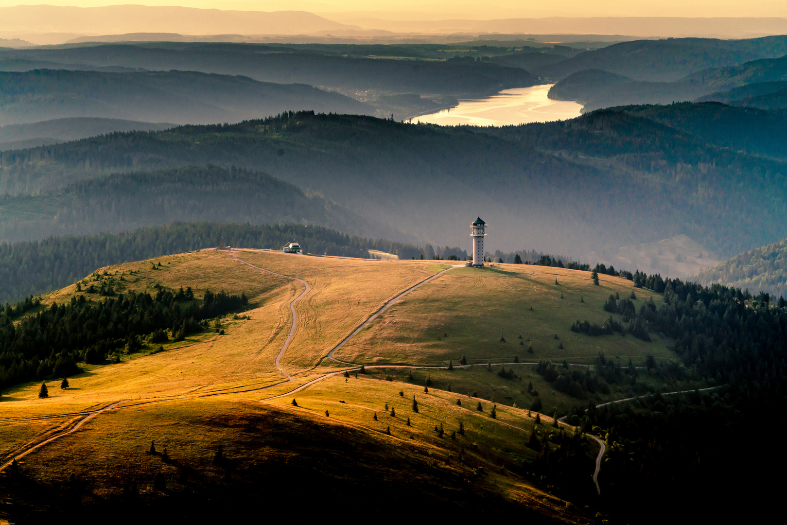 Der Feldberg am heißen Sommer Morgen 