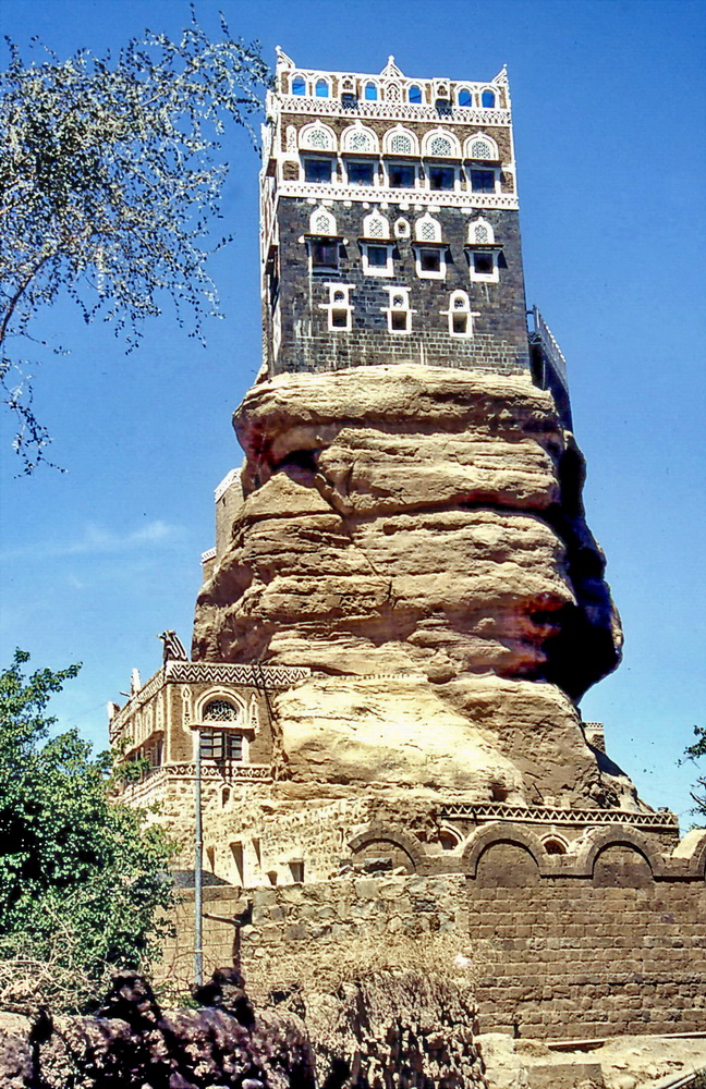 Der Felsenpalast in Wadi Dhar, Yemen