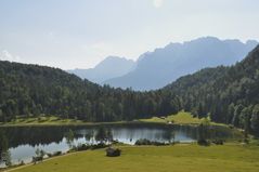 Der Ferchensee mit Karwendelspitze im Hintergrund