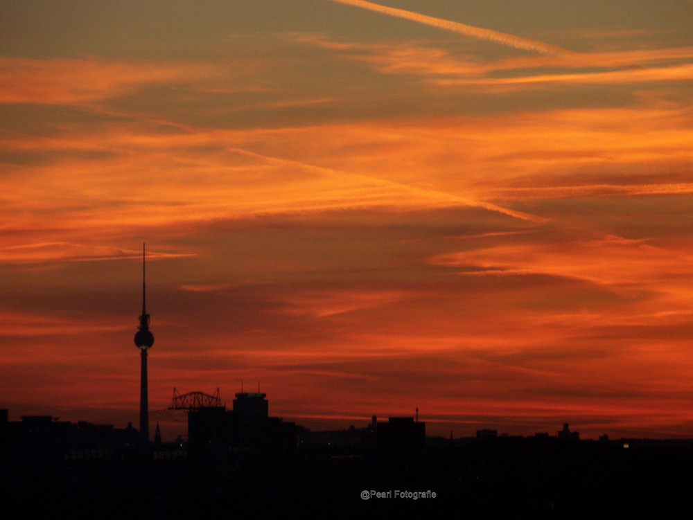 Der Fernsehturm bei Adenddämmerung