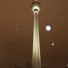 der Fernsehturm in den Schneewehen des 25.12.2010