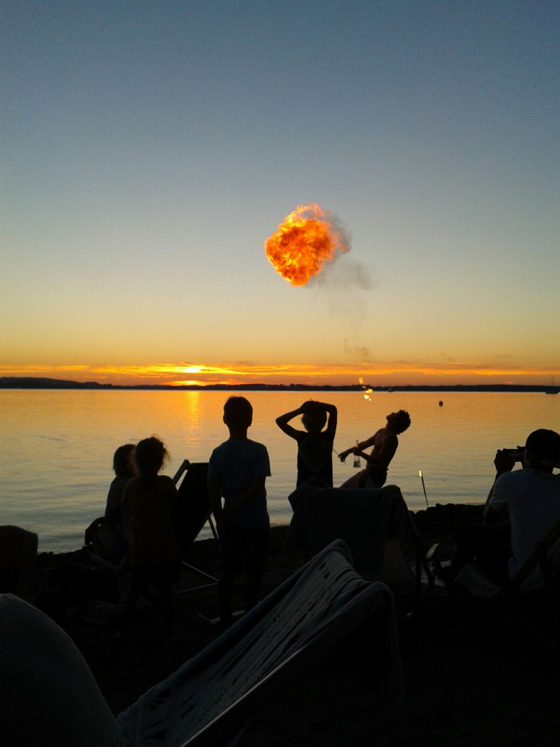 Der Feuerspucker und der Sonnenuntergang 