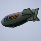 Der FFH-Zeppelin flog über das Stadtfest Baunatal am Samstag Abend