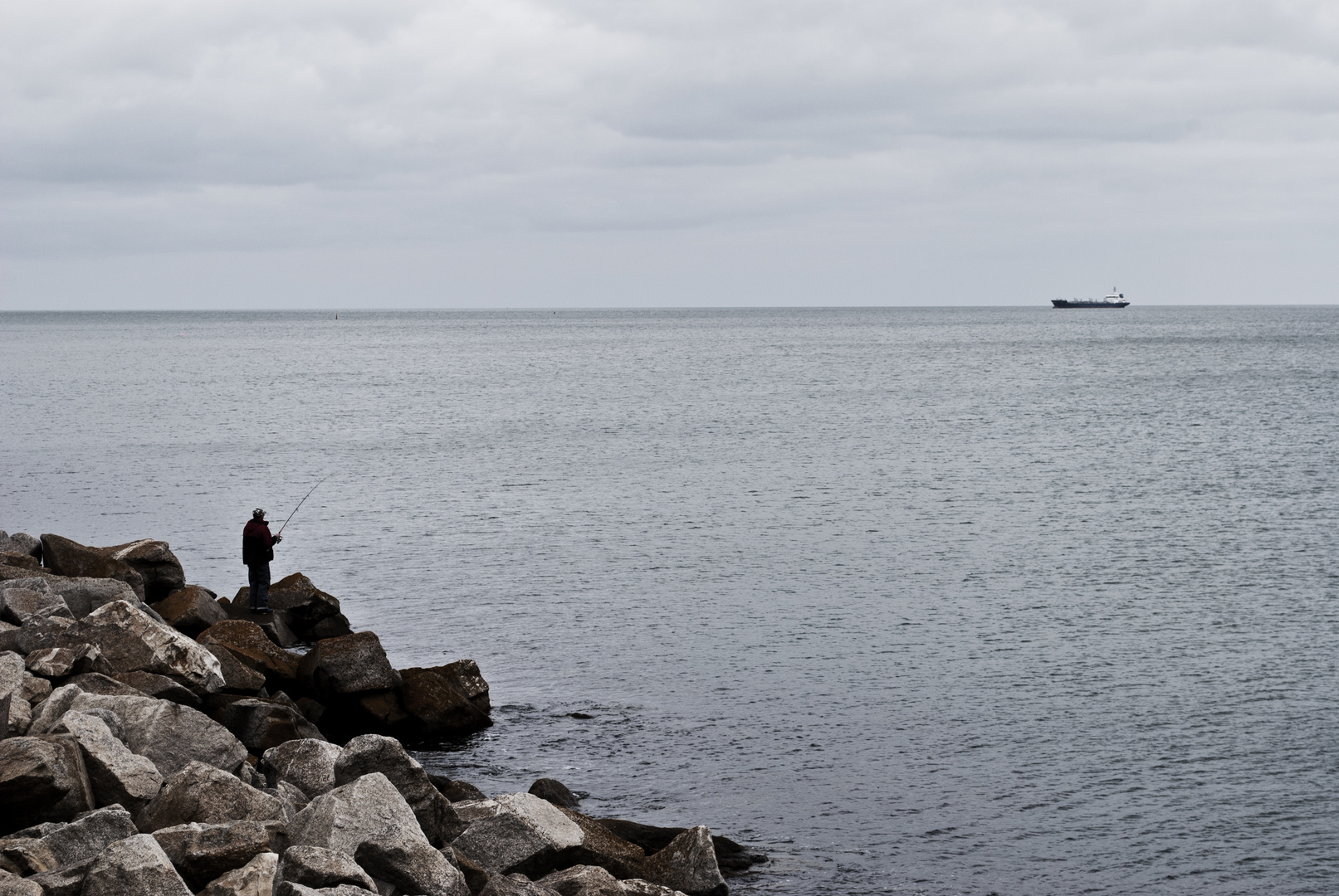 Der Fischer und das Schiff.