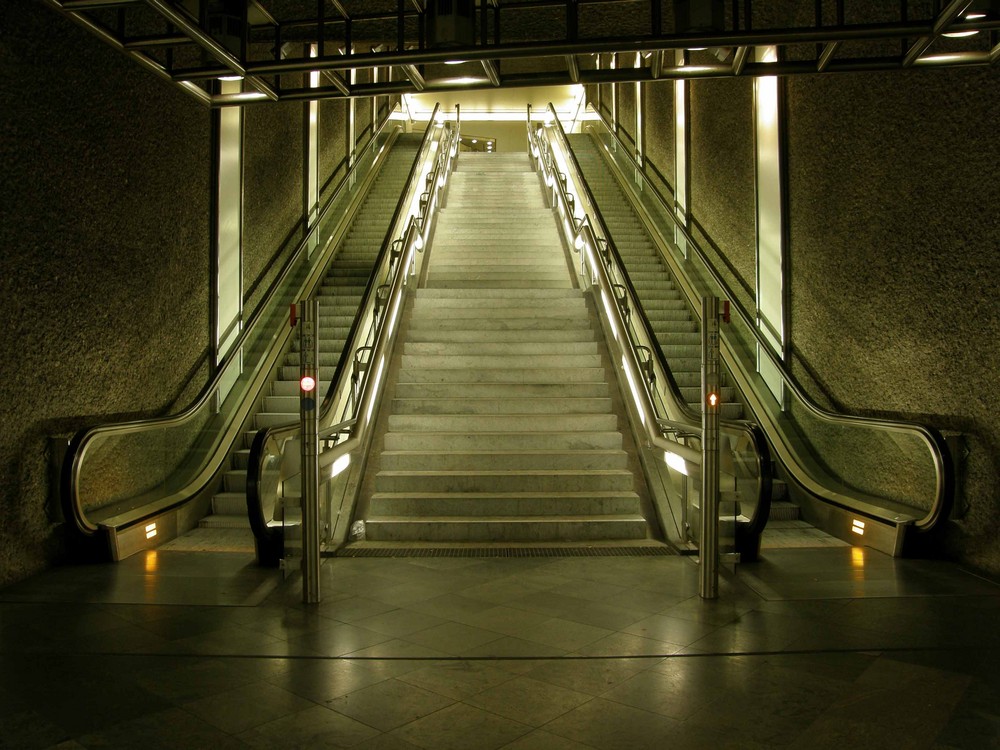 Der Fluchtweg aus der U-Bahn.