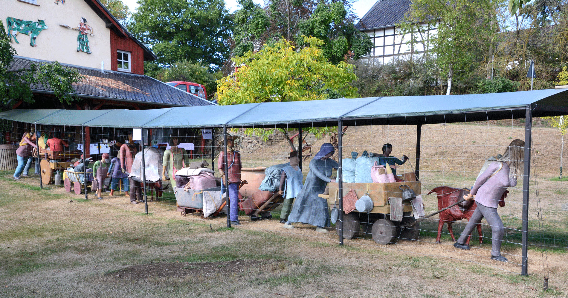 Der Flüchtlingstreck, eine Installation im Kunsthof Greven