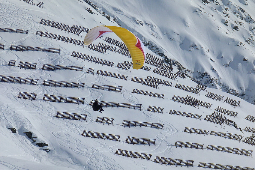 ...der Flug über die Schnee - Fangzäune...