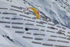 ...der Flug über die Schnee - Fangzäune...